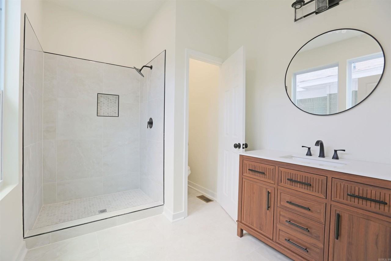 1006 S Cross St - Photo 5 of 36