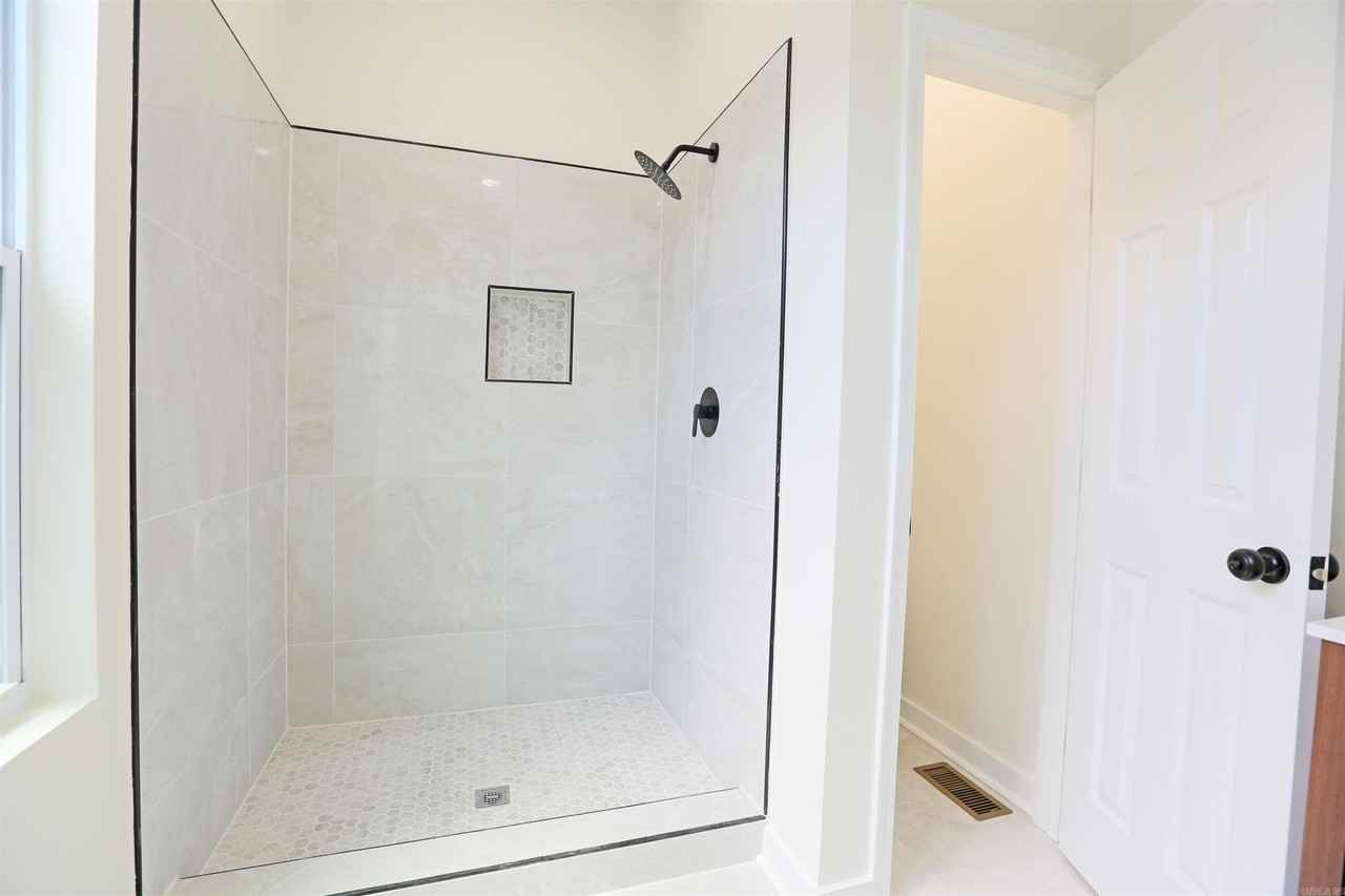 1006 S Cross St - Photo 6 of 36