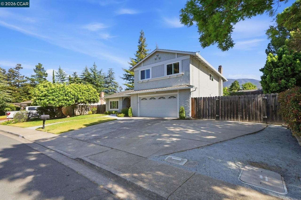 717 Bloching Cir - Photo 3 of 48