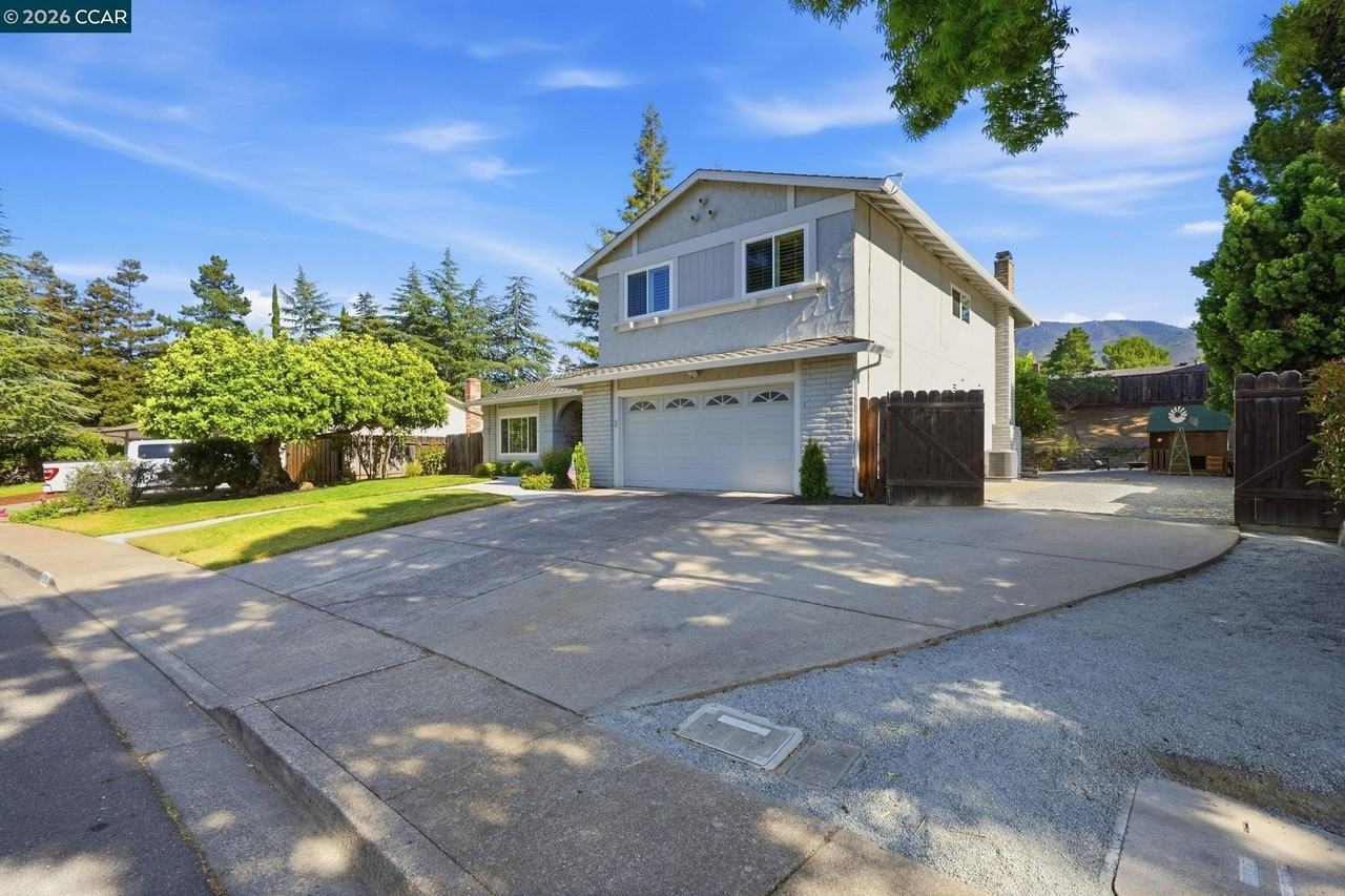 717 Bloching Cir - Photo 4 of 48