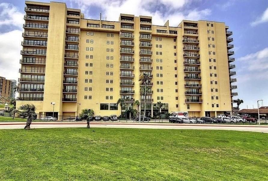 1400 Ocean Dr #E3