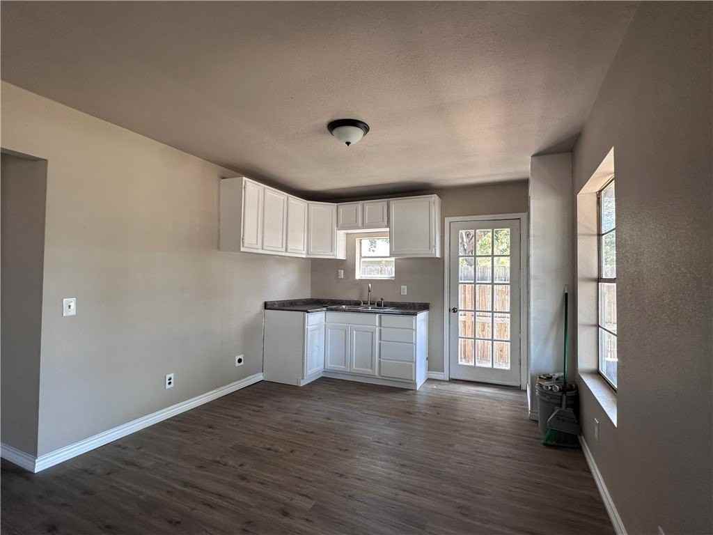 1217 Stone St - Photo 2 of 6