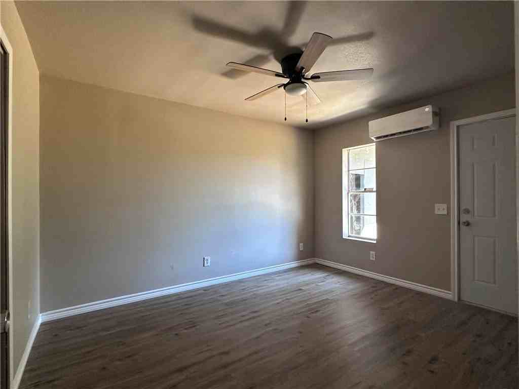 1217 Stone St - Photo 5 of 6
