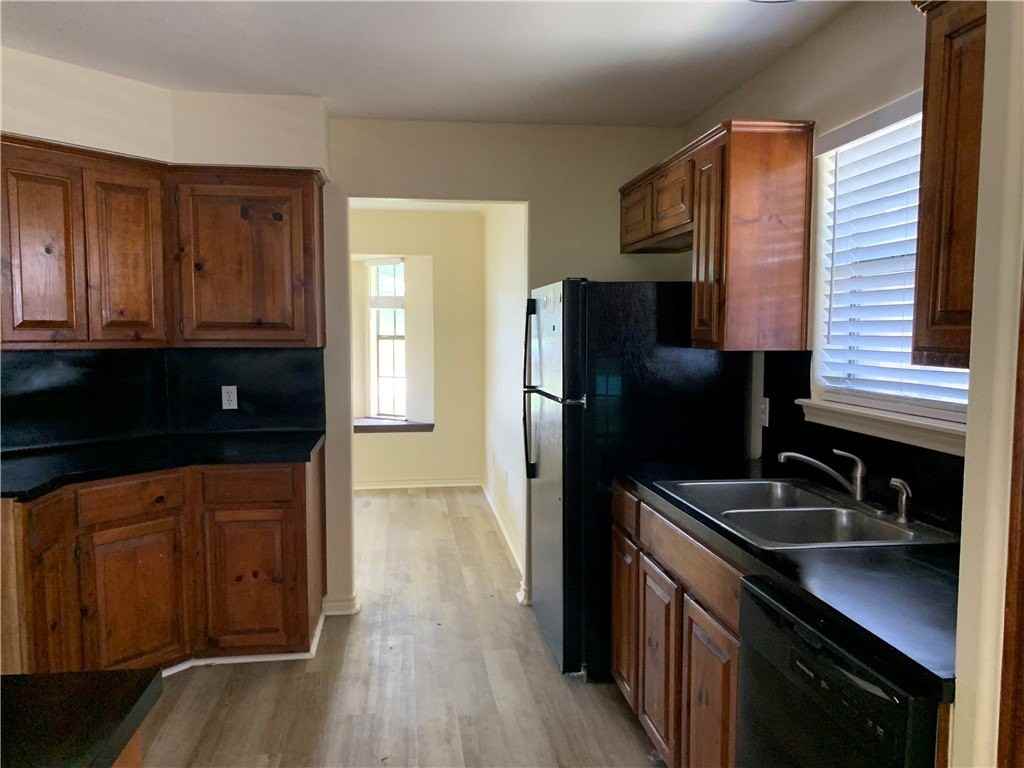 7017 Glasgow Dr - Photo 4 of 25
