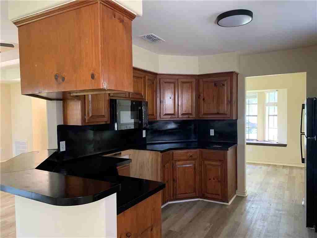 7017 Glasgow Dr - Photo 6 of 25