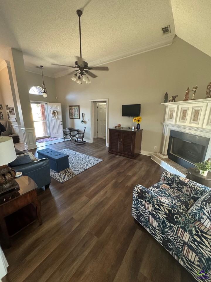 103 Mulligan Ct - Photo 2 of 12