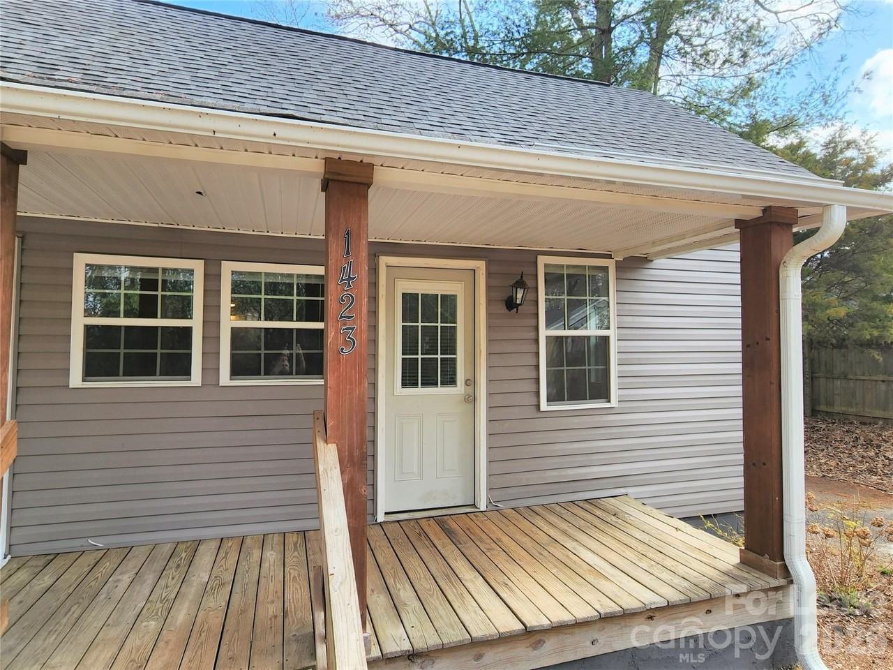 1423 Oakshade Ave - Photo 2 of 18