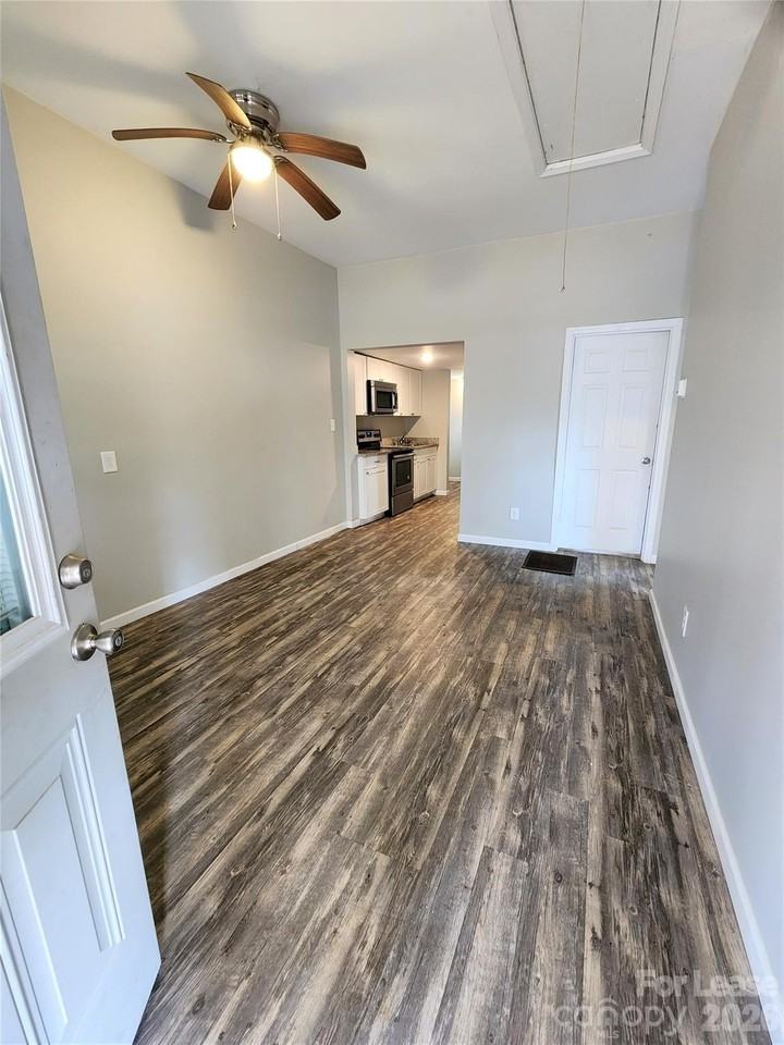 1423 Oakshade Ave - Photo 3 of 18