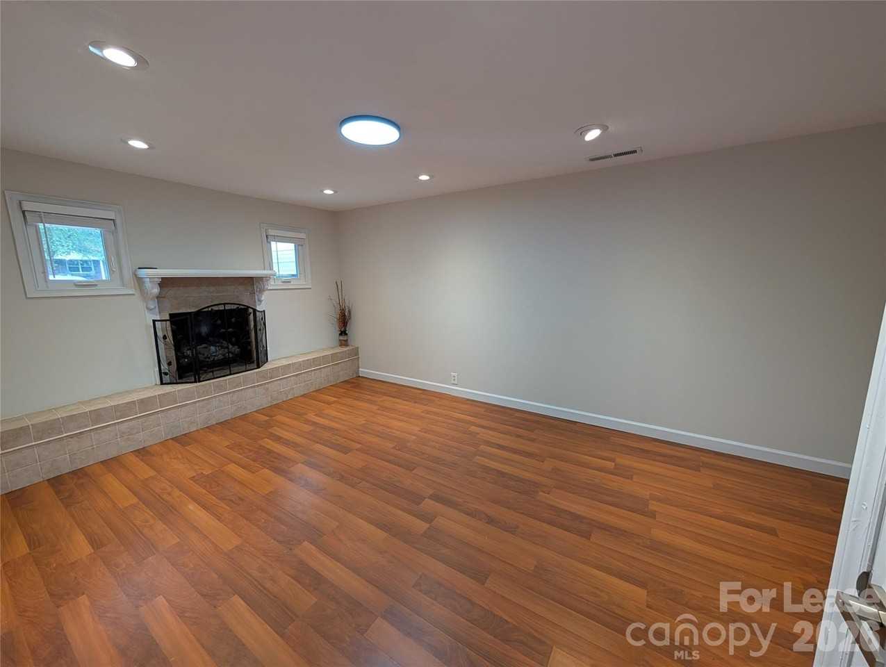 702 Dogwood Ln - Photo 2 of 8