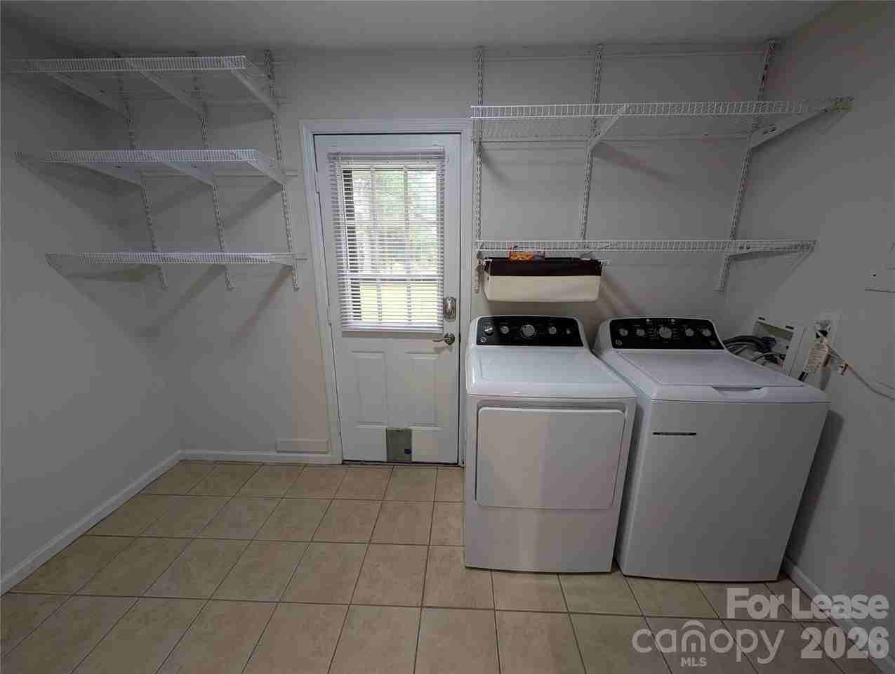 702 Dogwood Ln - Photo 3 of 8