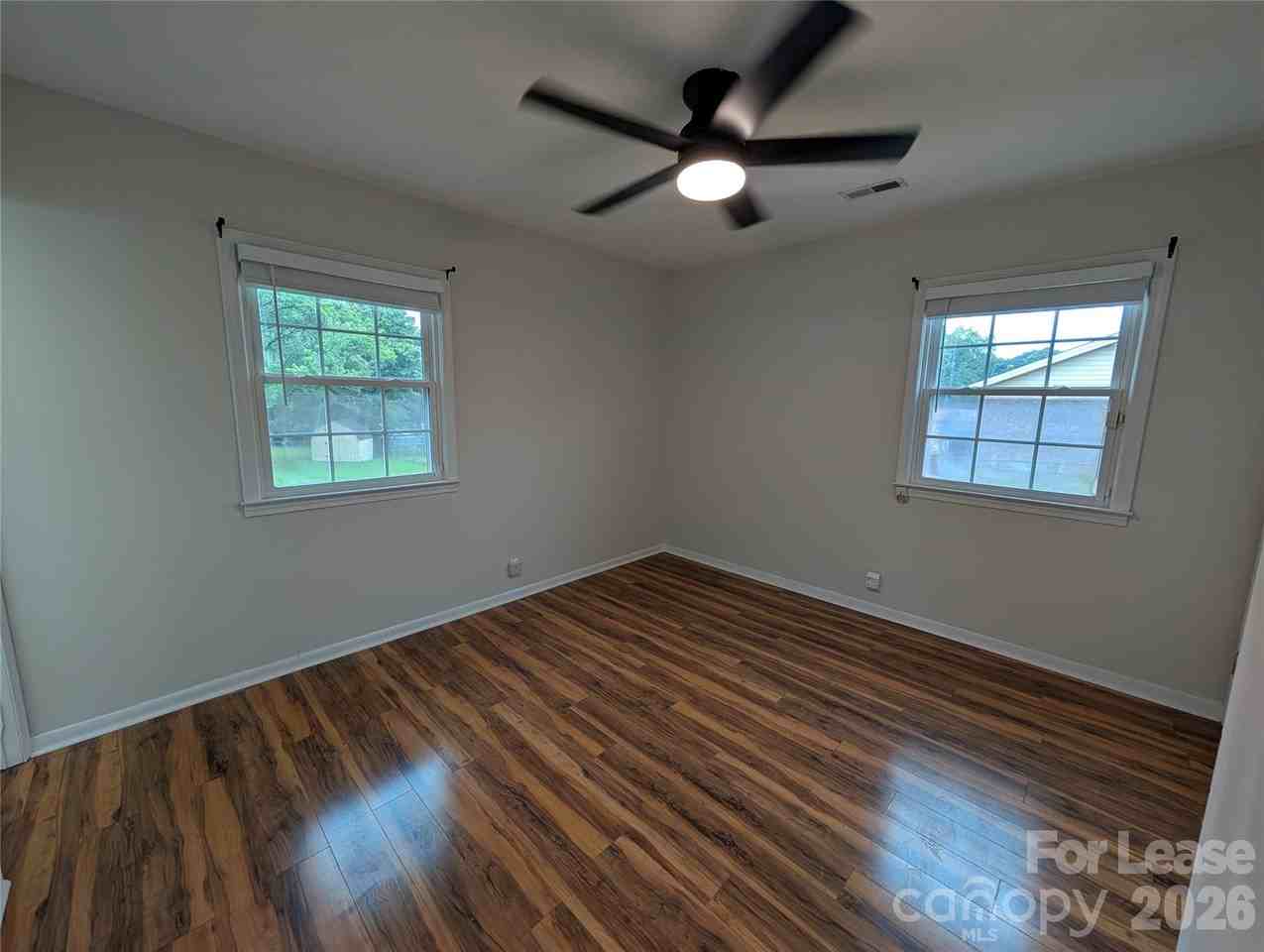 702 Dogwood Ln - Photo 5 of 8