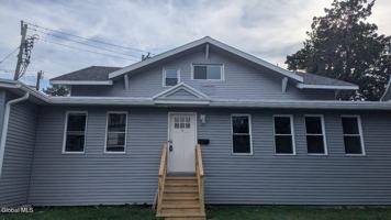 featured image of 4 Ten Eyck Ave #3