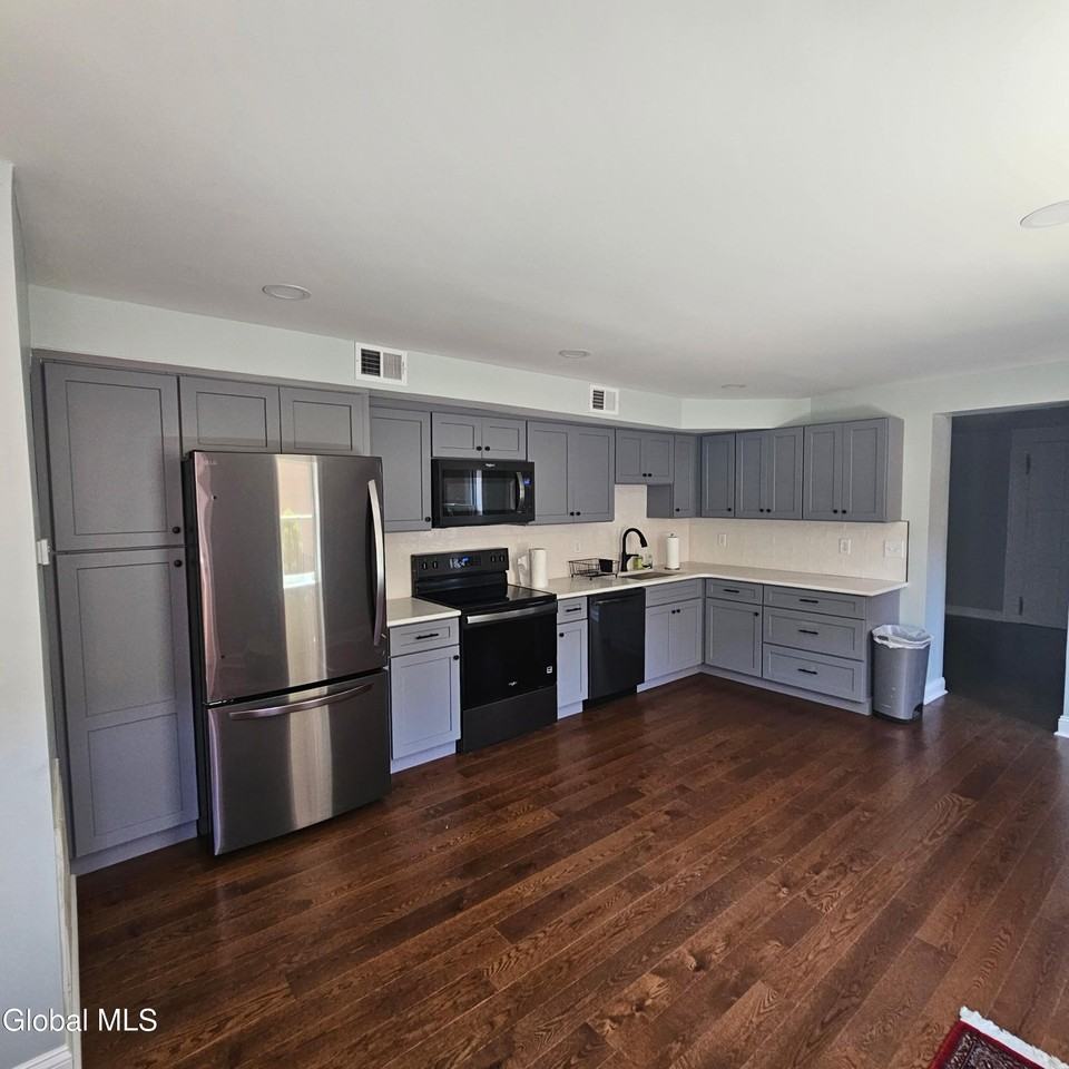89 4th St #2 - Photo 2 of 12