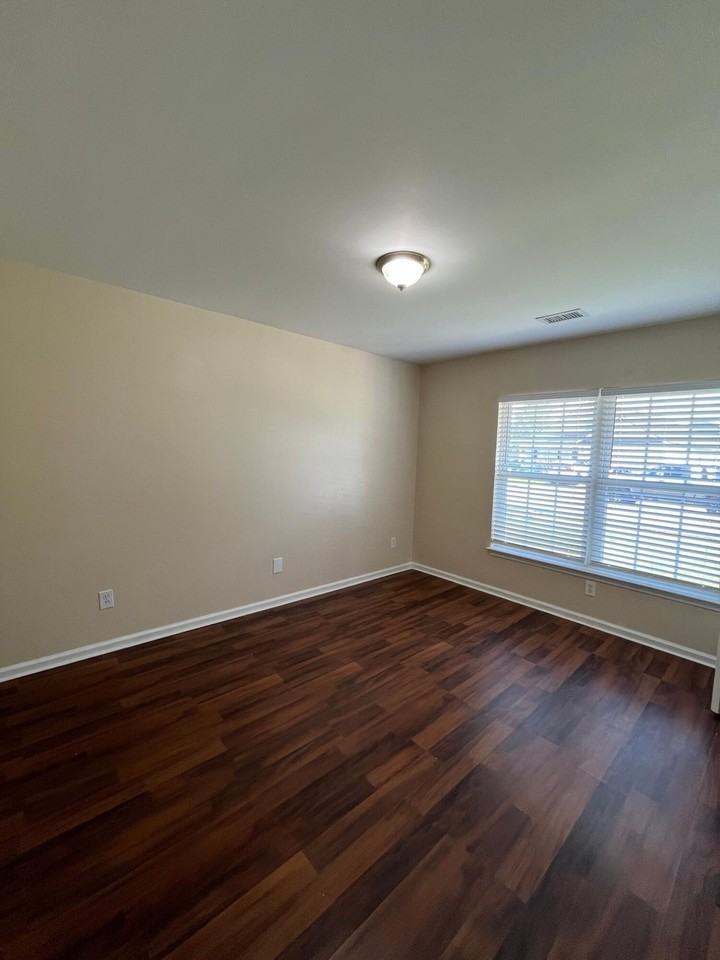 111 Thistle Rd - Photo 4 of 23