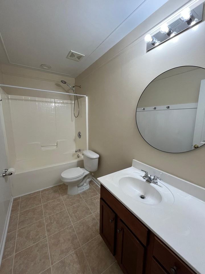 111 Thistle Rd - Photo 5 of 23