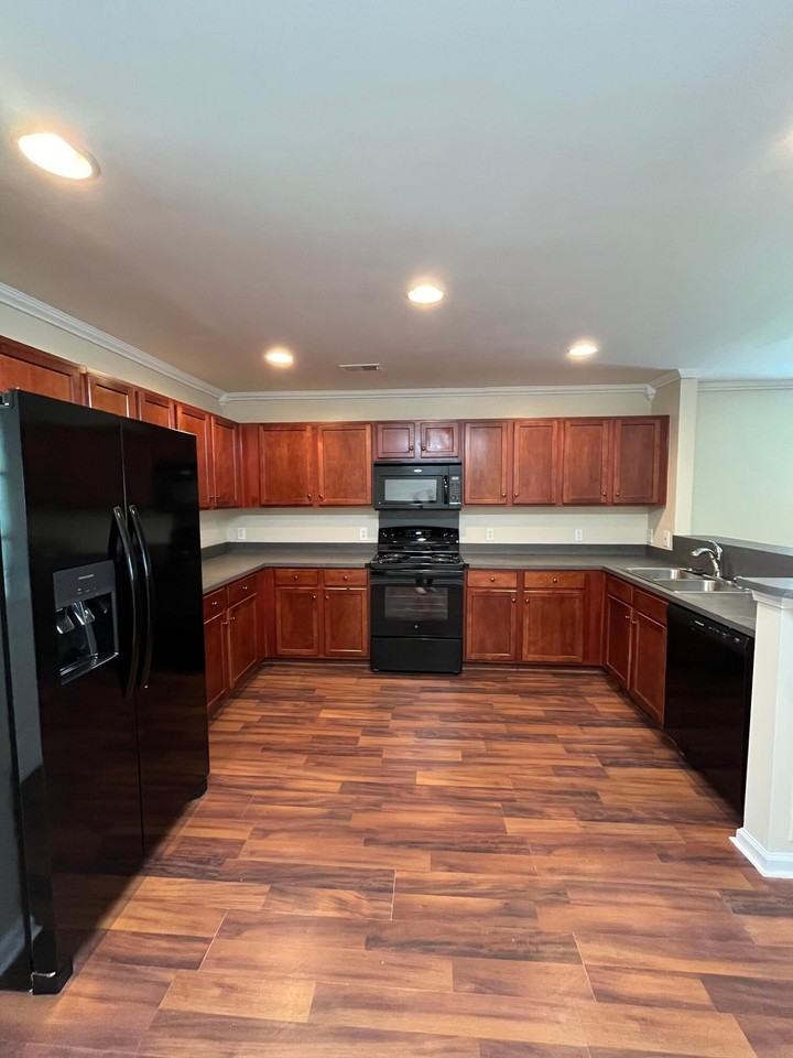 111 Thistle Rd - Photo 7 of 23