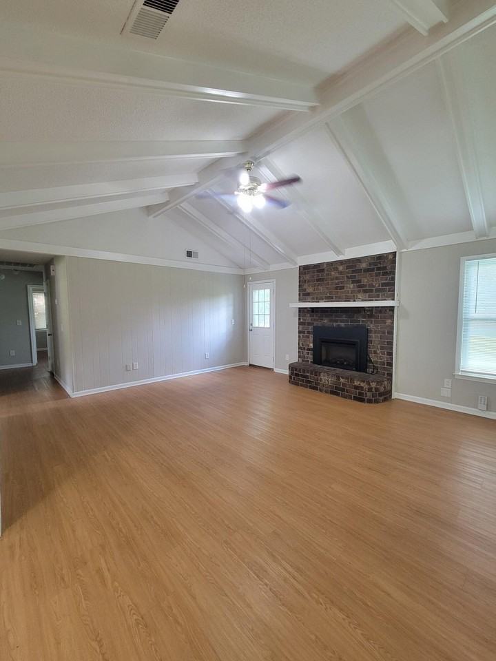 336 Salem Dr - Photo 2 of 12
