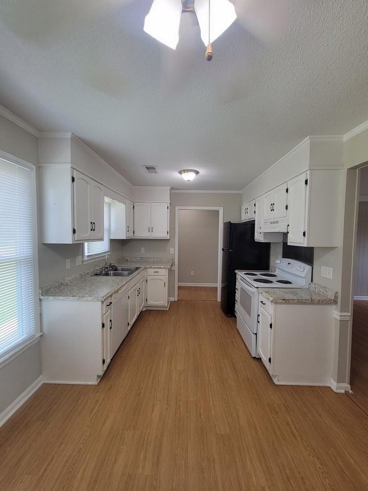 336 Salem Dr - Photo 3 of 12