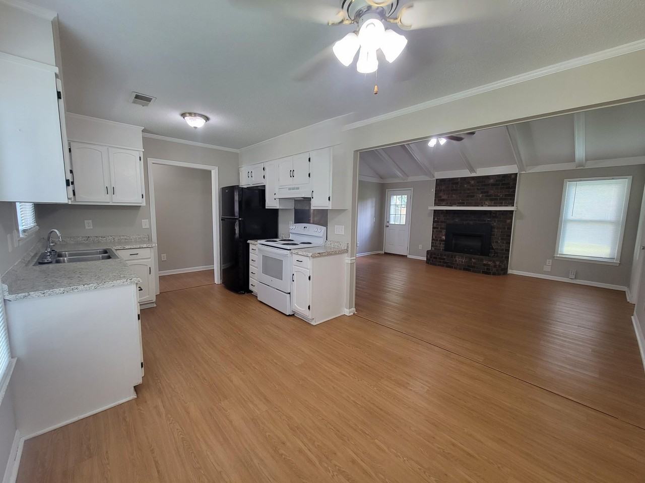 336 Salem Dr - Photo 4 of 12