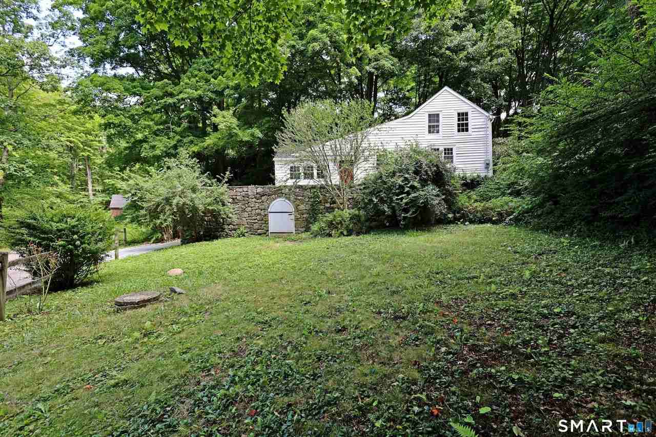 37 Peaceable St - Photo 6 of 40