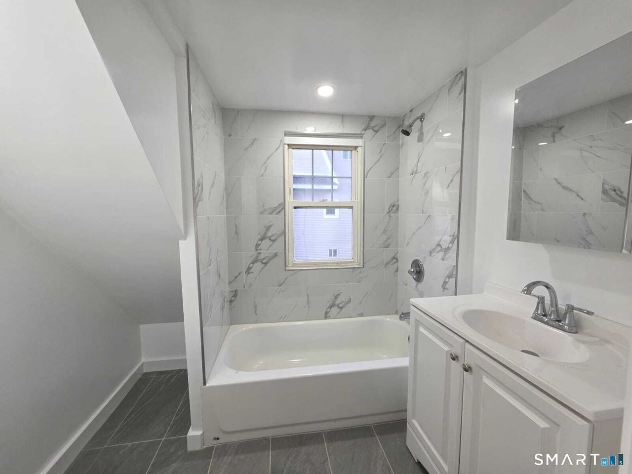 8 Marley Pl #1stFL - Photo 3 of 12