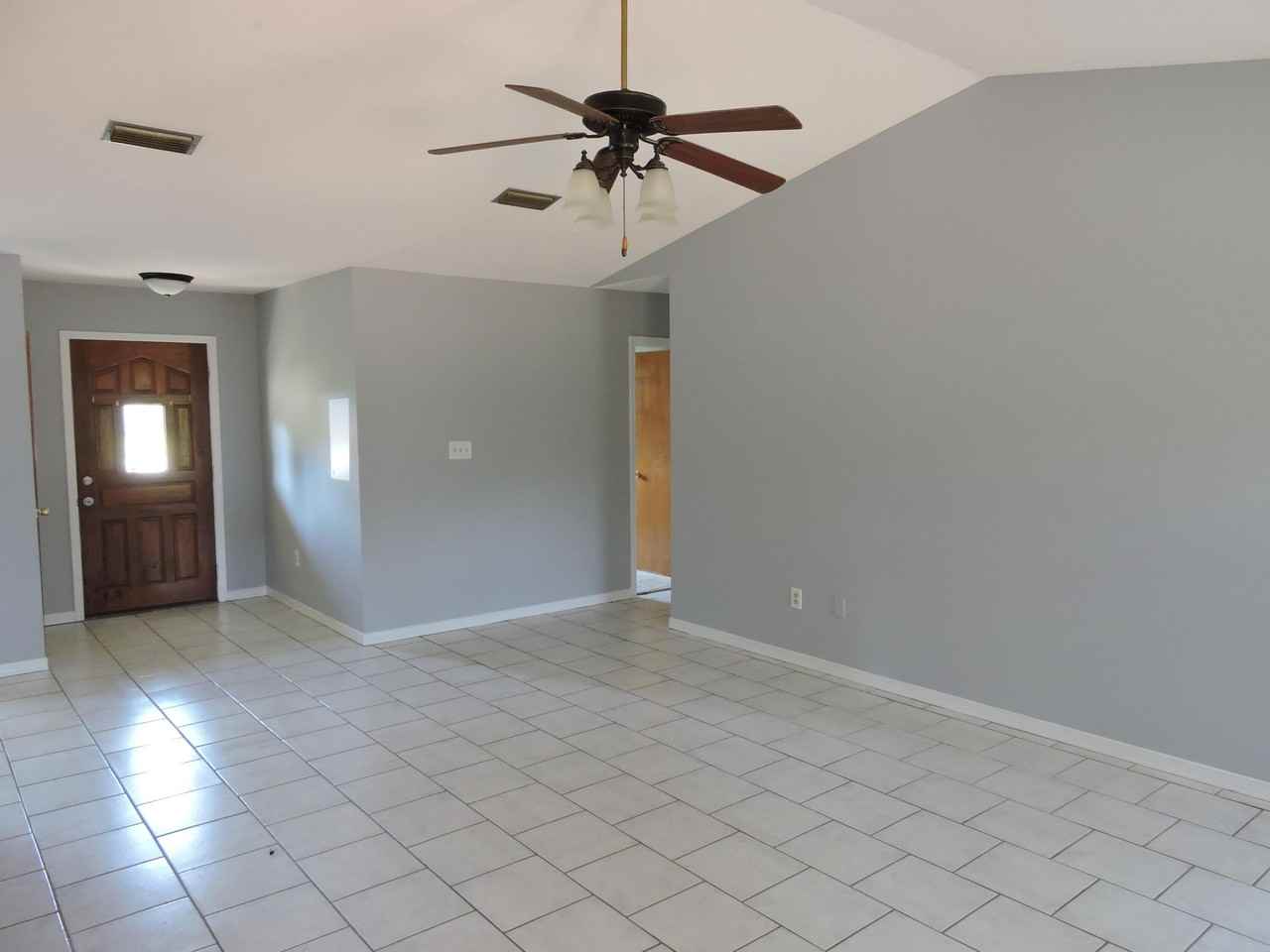 215 Grand Prix Dr - Photo 4 of 22