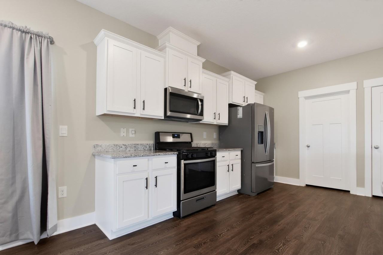 1110 Shoal River Dr - Photo 4 of 43