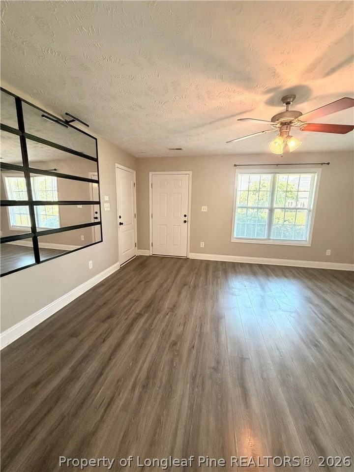 2110 Queen Elizabeth Ln - Photo 4 of 32