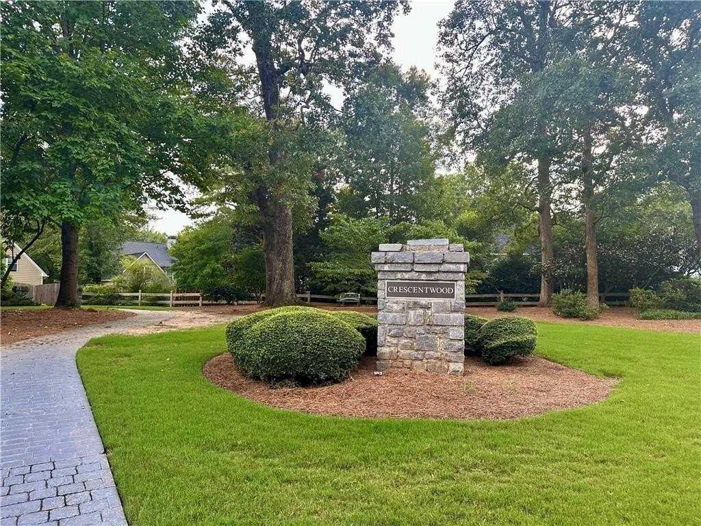 1224 Crescentwood Ln - Photo 2 of 44