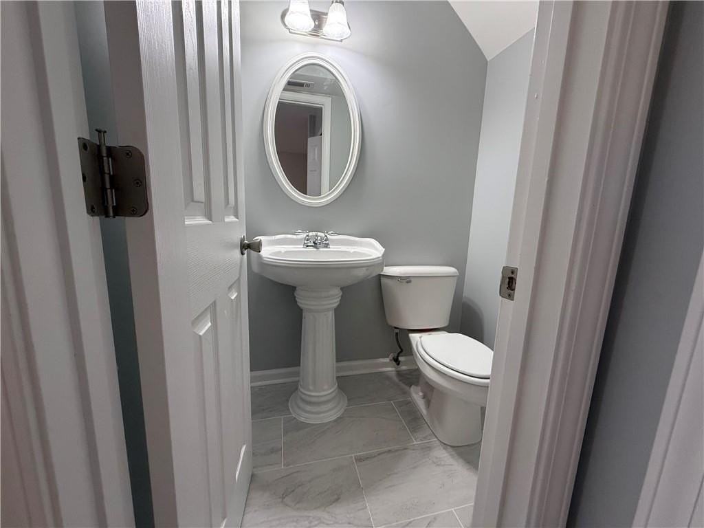 910 Summer Pl - Photo 3 of 16
