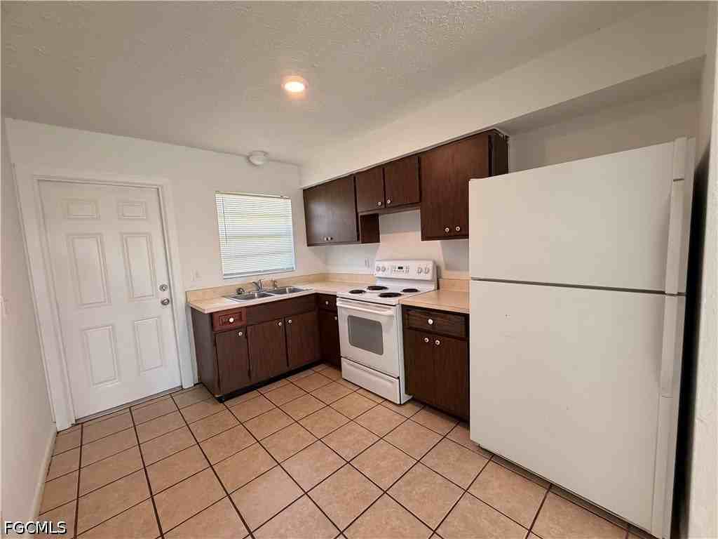 711 Gordon Ave S - Photo 4 of 13