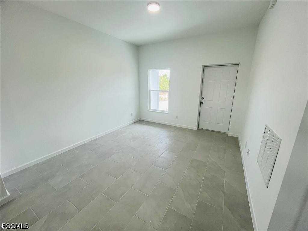 4214 E 30th St - Photo 5 of 10