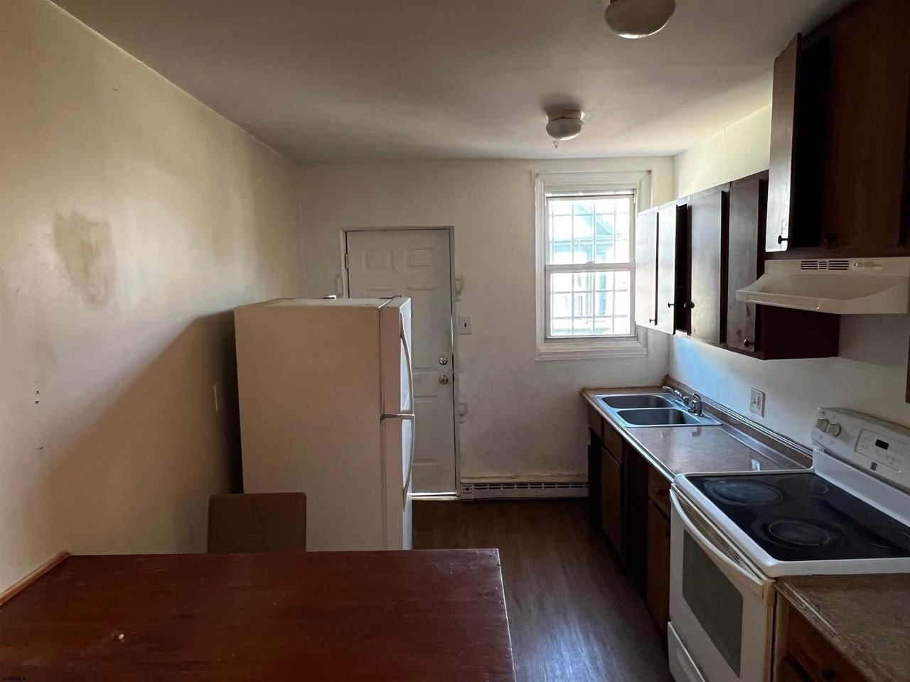 2504 Atlantic Ave - Photo 3 of 5