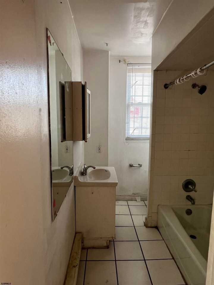 2504 Atlantic Ave - Photo 4 of 5