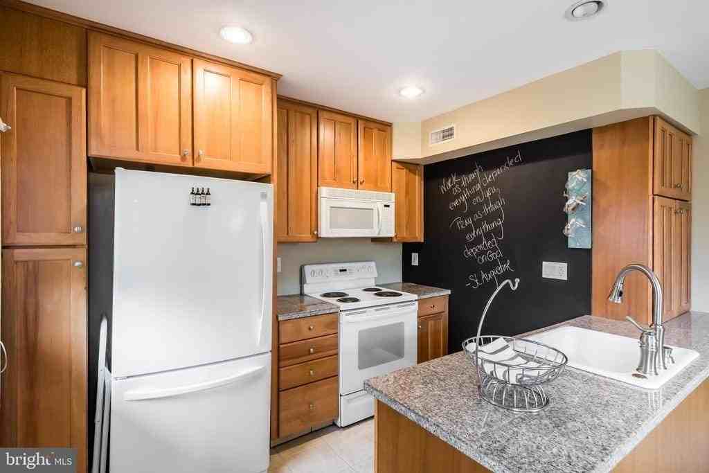255 Lowrys Ln - Photo 4 of 13