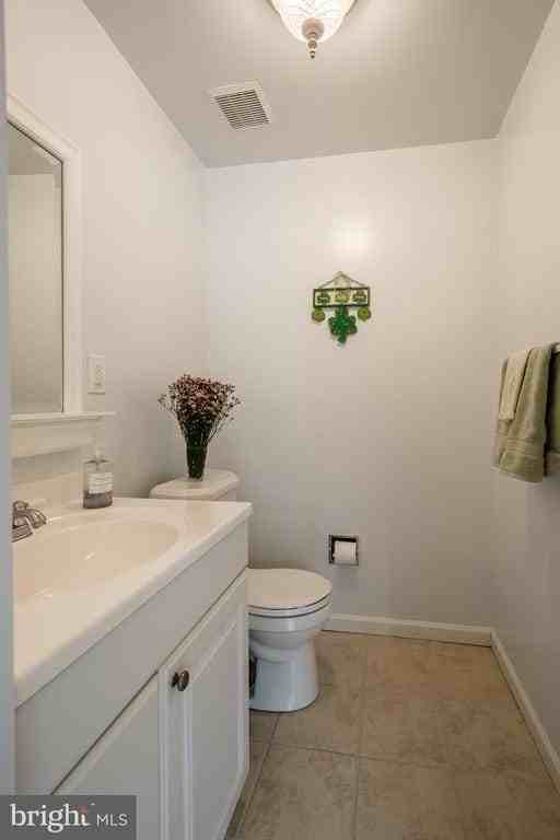 255 Lowrys Ln - Photo 6 of 13