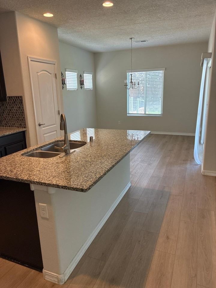 2217 Violeta Cir Se - Photo 2 of 11