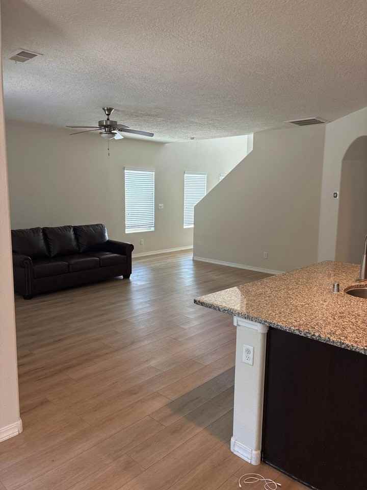 2217 Violeta Cir Se - Photo 3 of 11