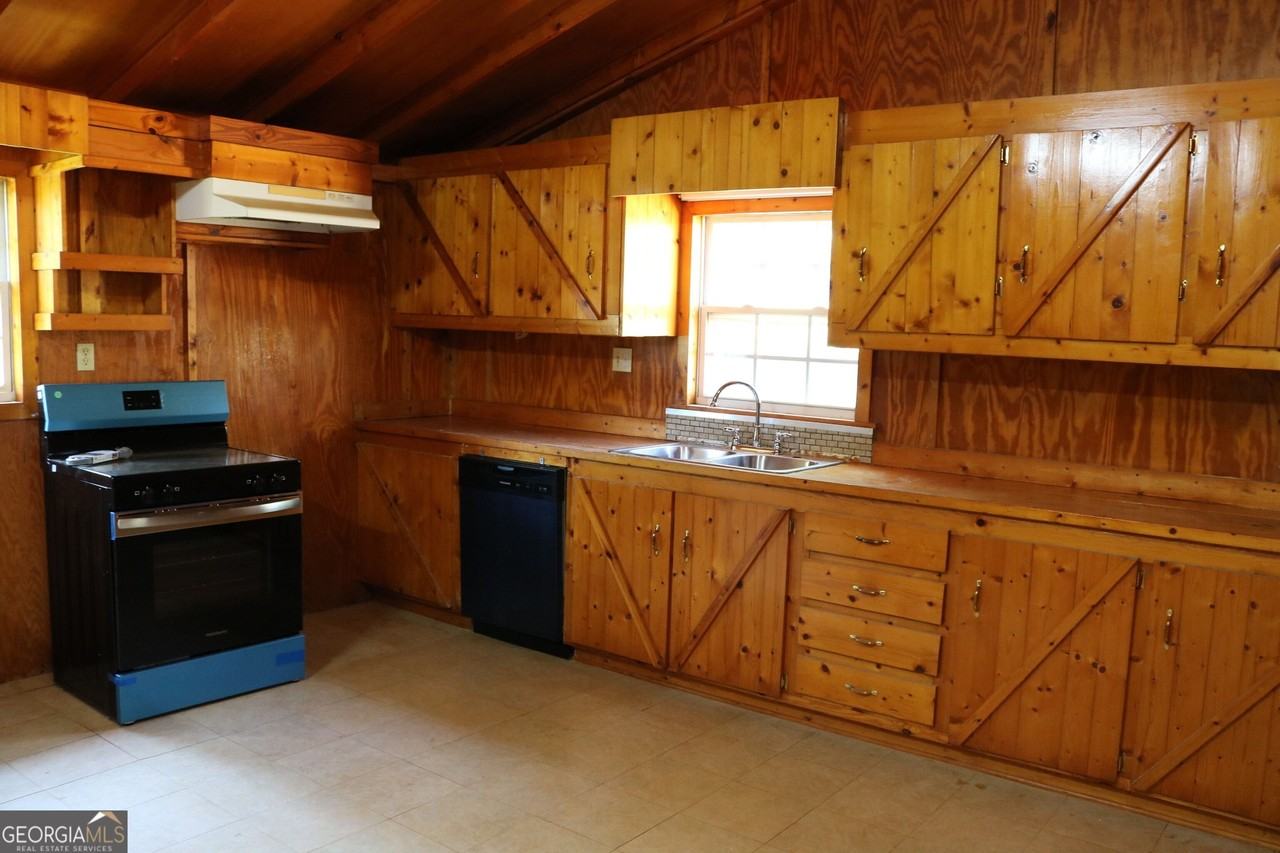 286 Hines Rd - Photo 7 of 18