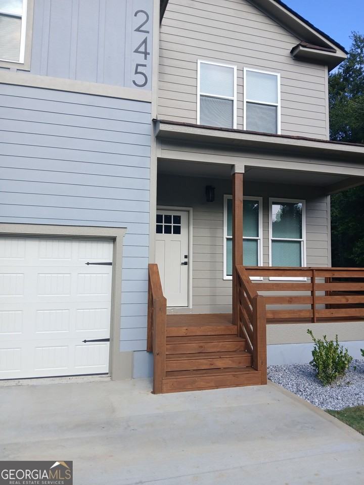 245 Lakeview Dr - Photo 2 of 22