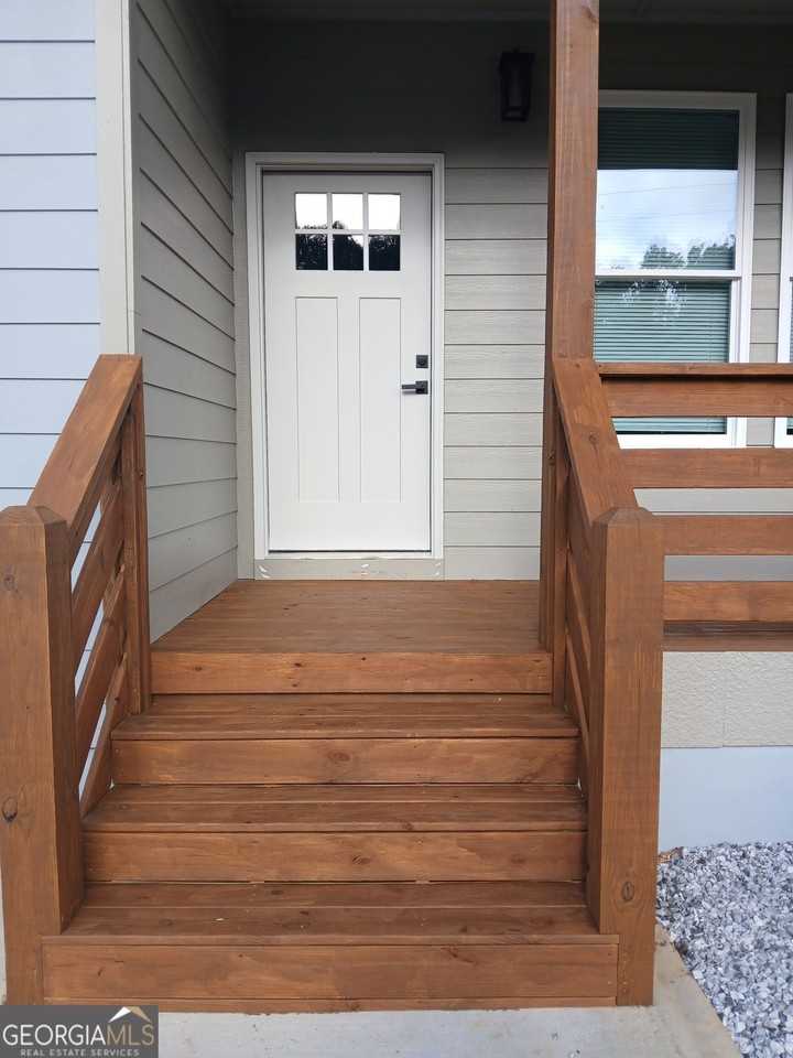 245 Lakeview Dr - Photo 3 of 22