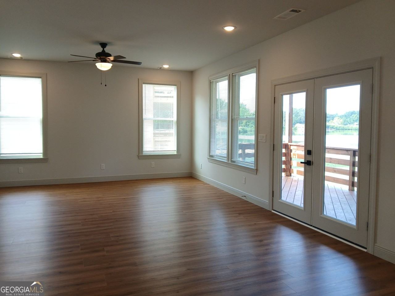 245 Lakeview Dr - Photo 5 of 22