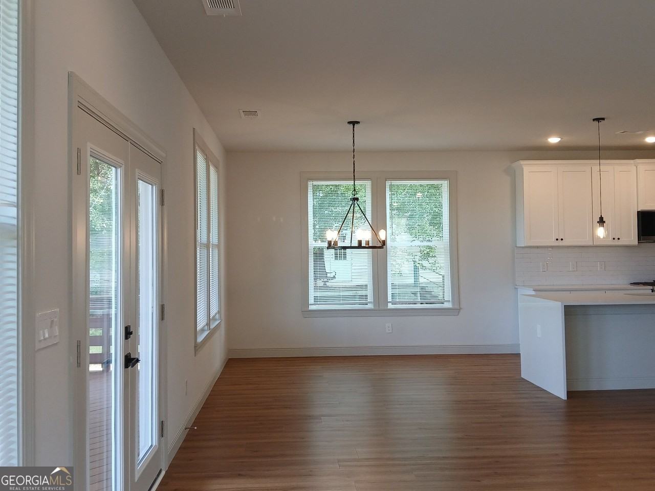 245 Lakeview Dr - Photo 6 of 22