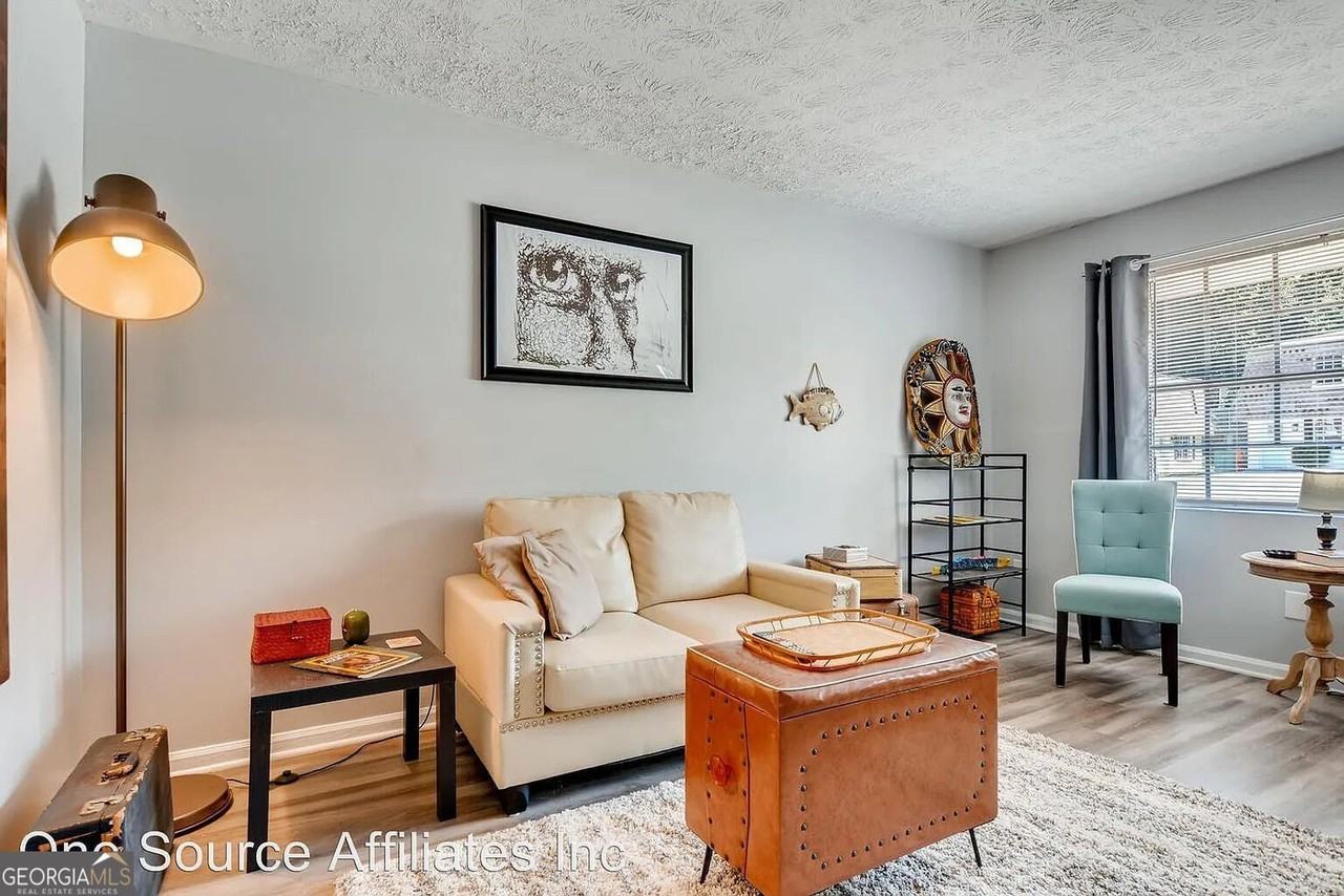 625 Coleman St - Photo 4 of 20