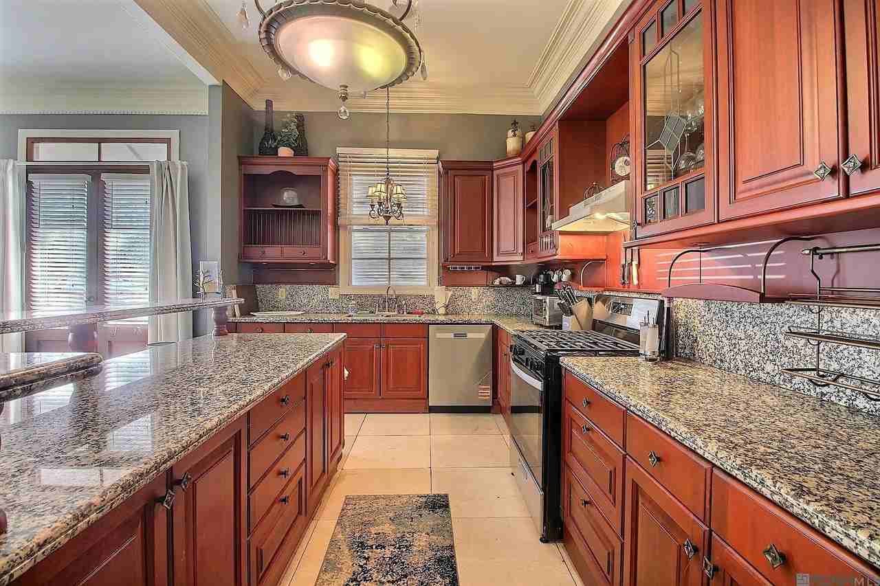 5855 Government St - Photo 7 of 25