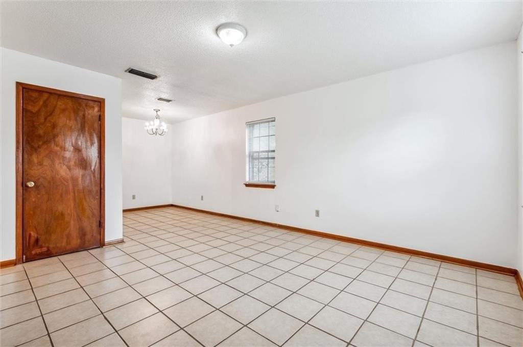 504 Farnell Ln - Photo 2 of 20