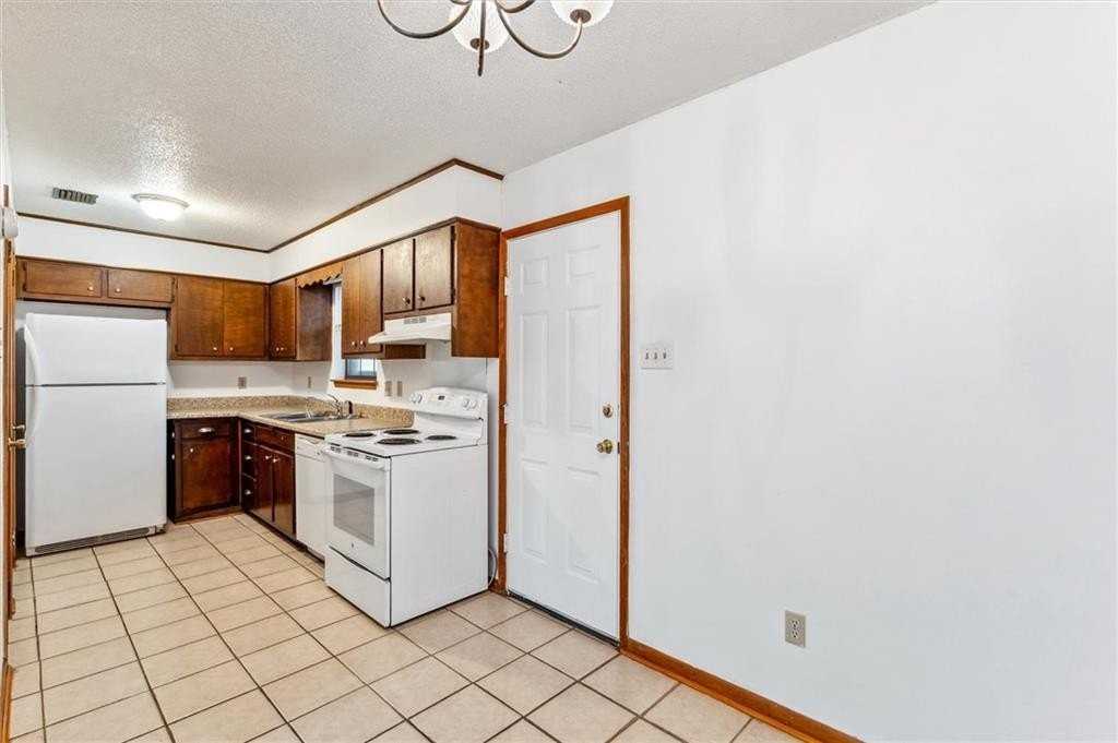 504 Farnell Ln - Photo 5 of 20