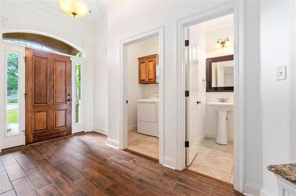 1060 Linlen Ave - Photo 2 of 20