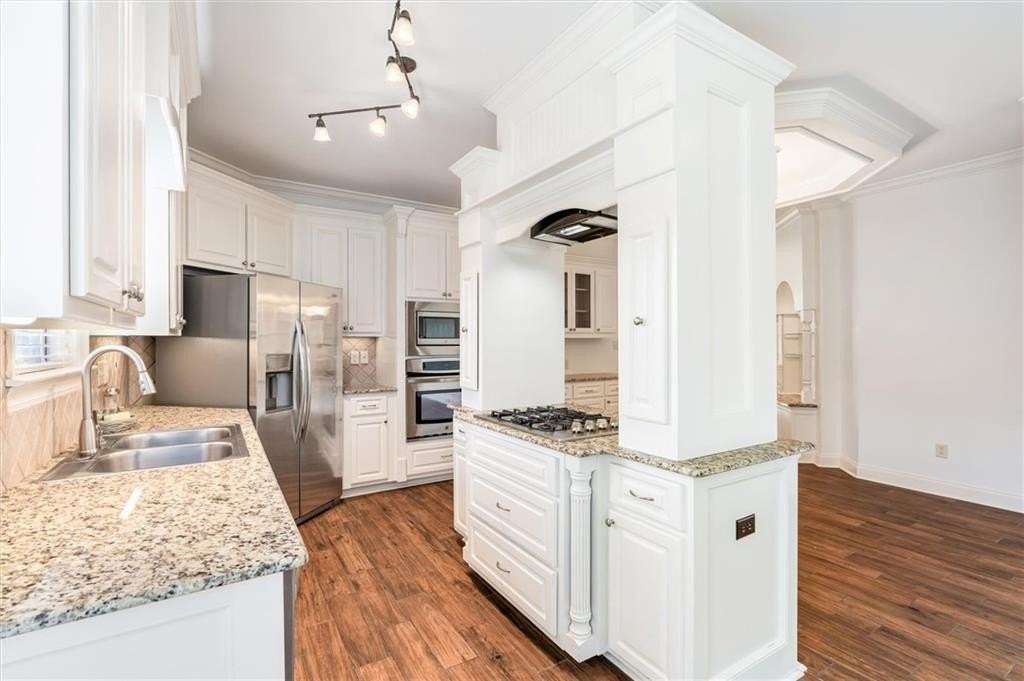 1060 Linlen Ave - Photo 7 of 20