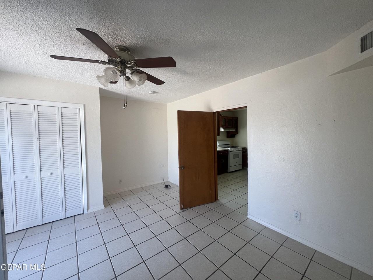 1006 Meadow Rd #A - Photo 5 of 14
